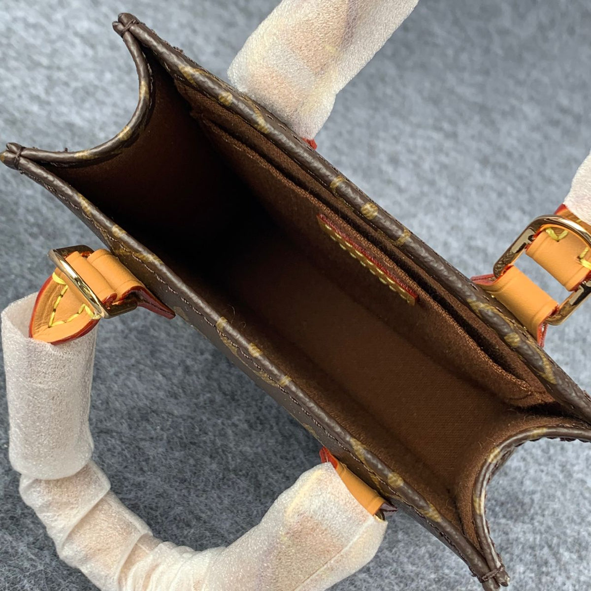 LV PETIT SAC PLAT BROWN