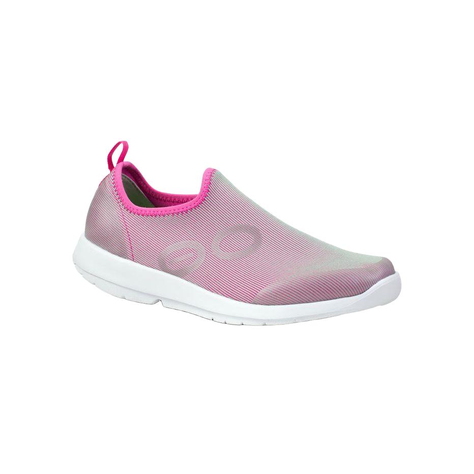 OOFOS Women's OOmg Sport Low Shoe in White/Fuschia