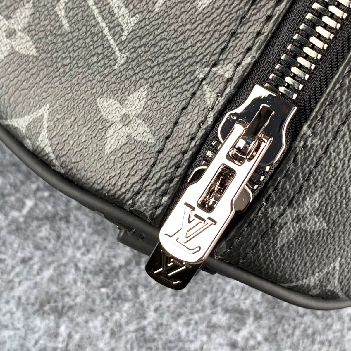 LV KEEPALL BANDOULIERE ECLIPSE 50
