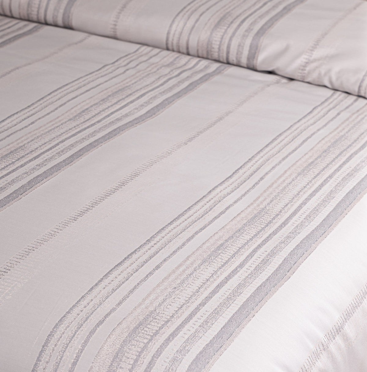 Hotel Grand Pima Cotton & Silk Jacquard Four-Piece Bedding Set