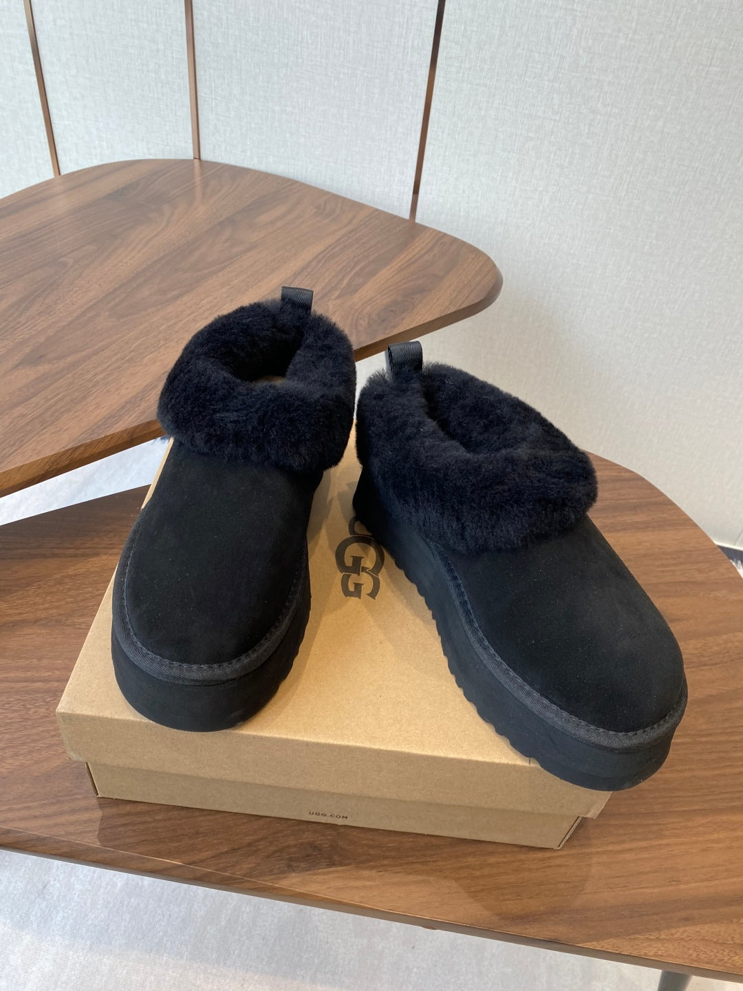 UGG Tazzler Sheep Wool Slippers – Autumn/Winter Collection