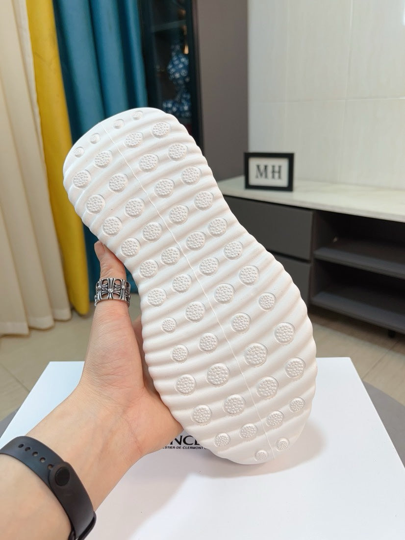Moncler Calfskin Lace-Up Casual Sneakers