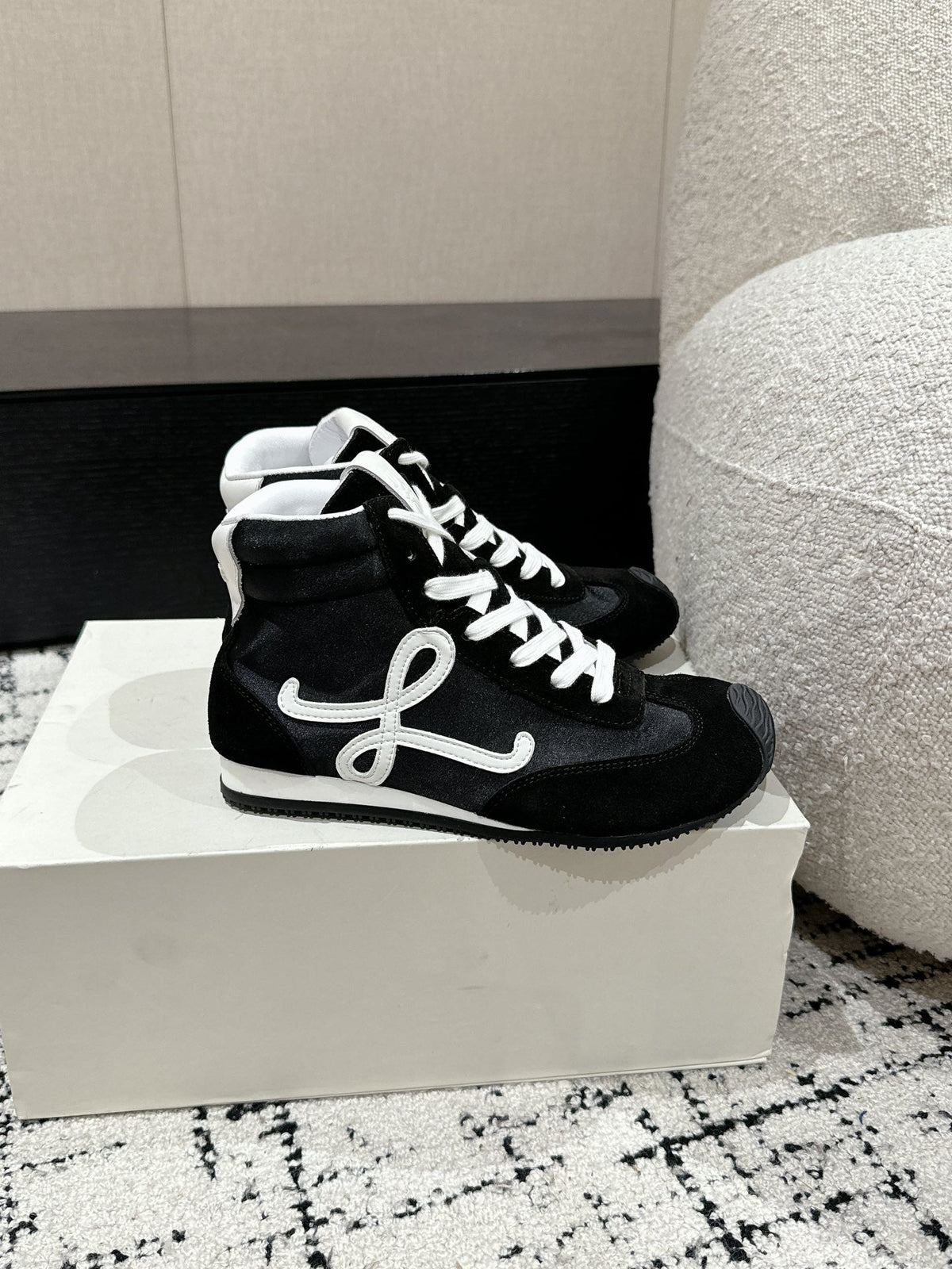 Loewe Flow Runner 2.0 Runway Sneakers – 25SS