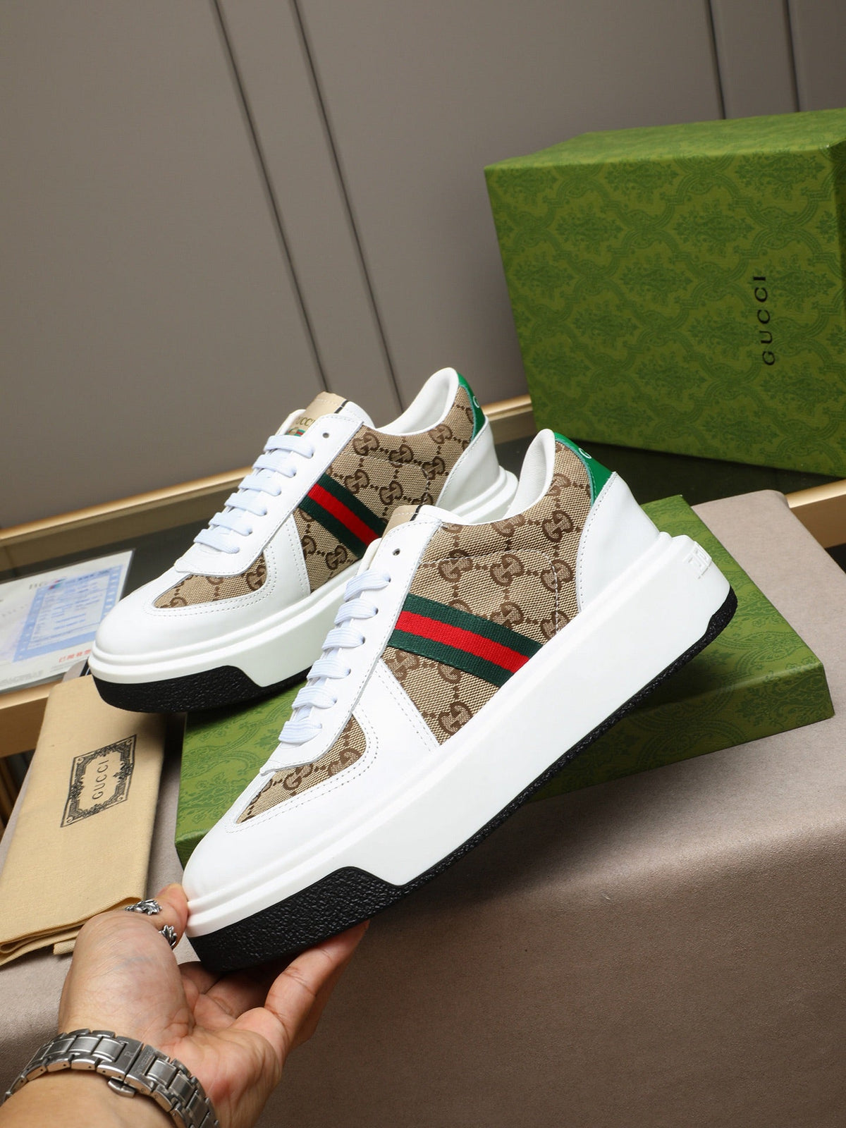 Gucci Men's Calfskin Fashion Loafers