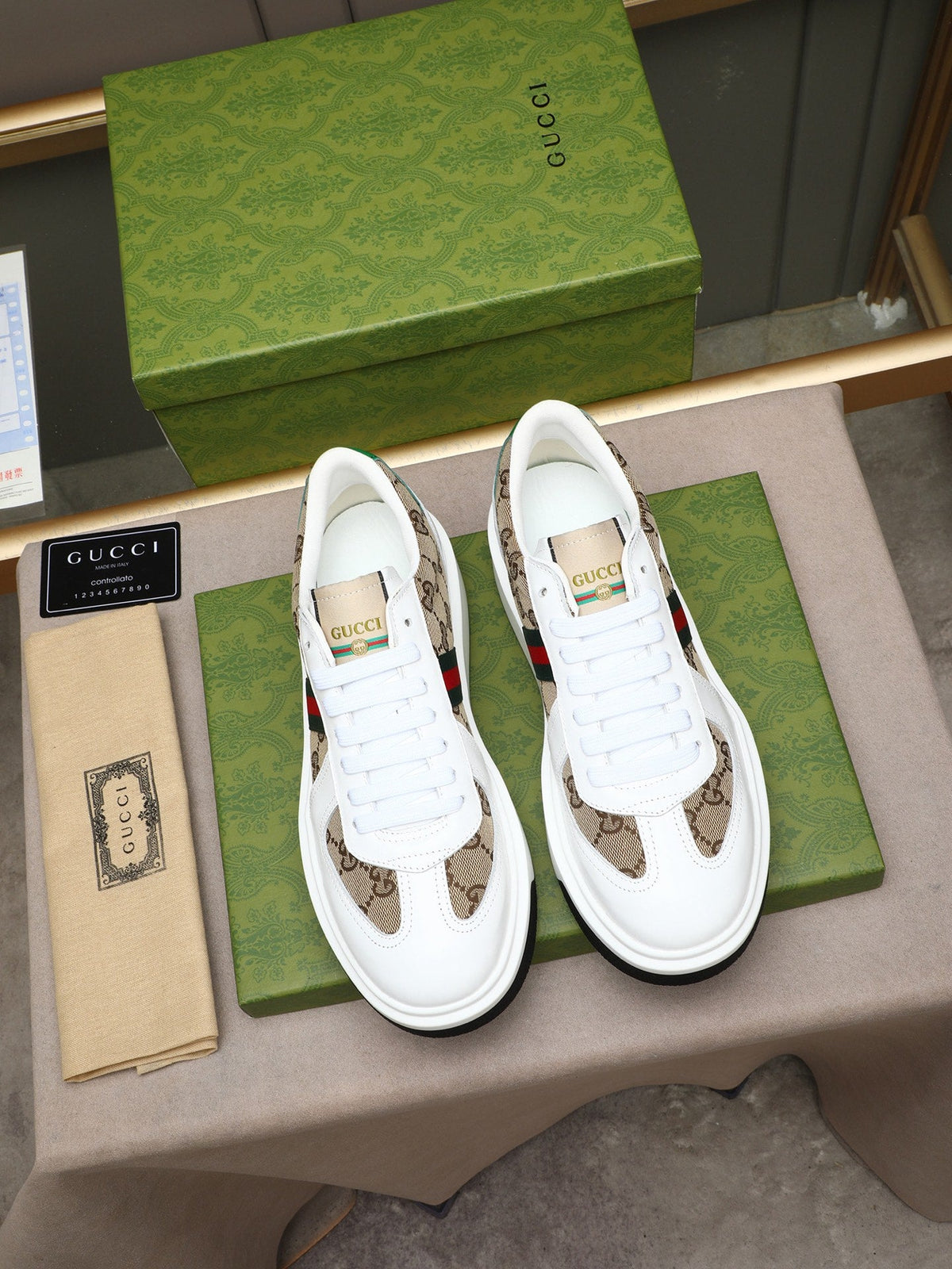 Gucci Men's Calfskin Fashion Loafers