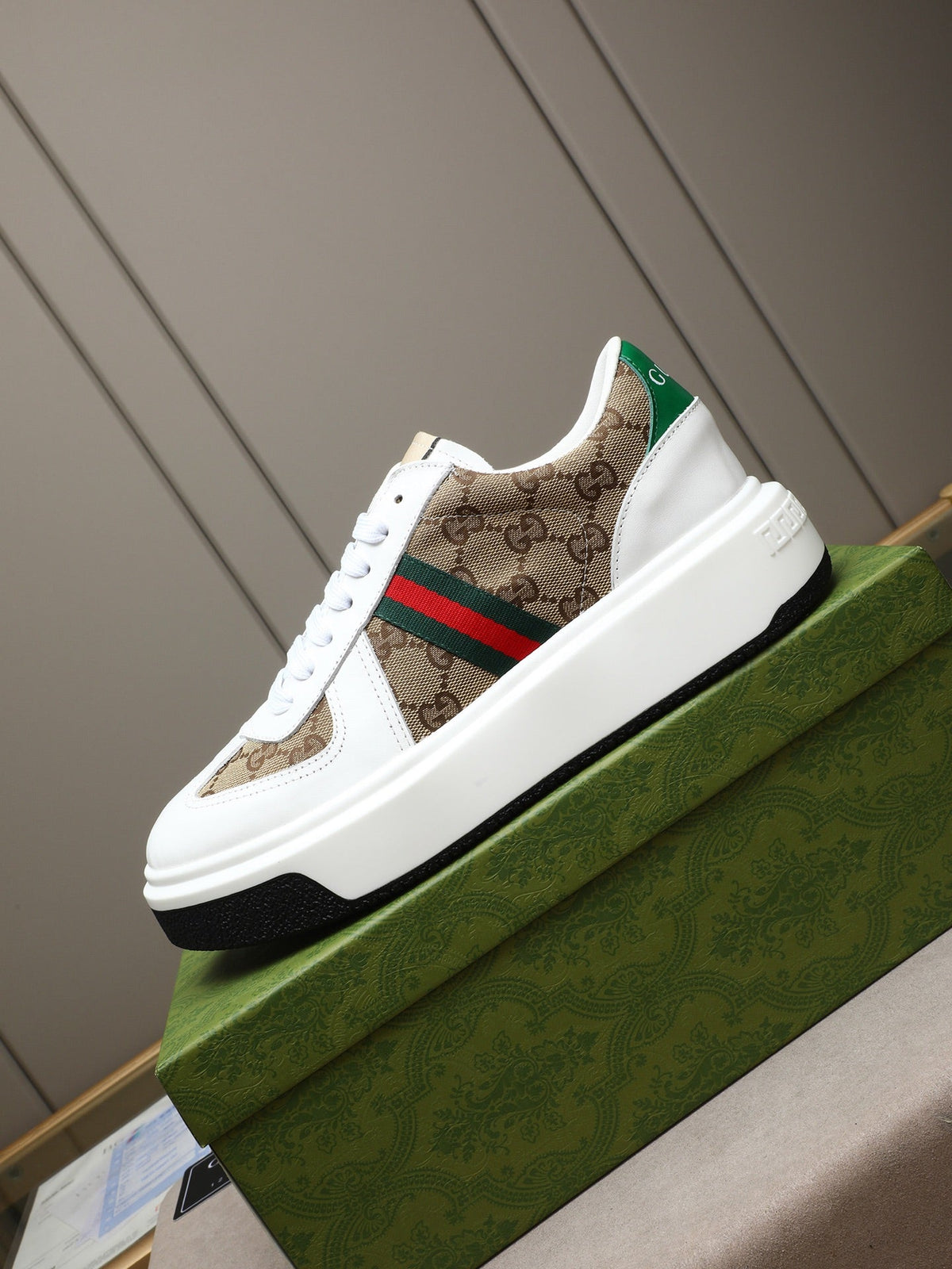 Gucci Men's Calfskin Fashion Loafers