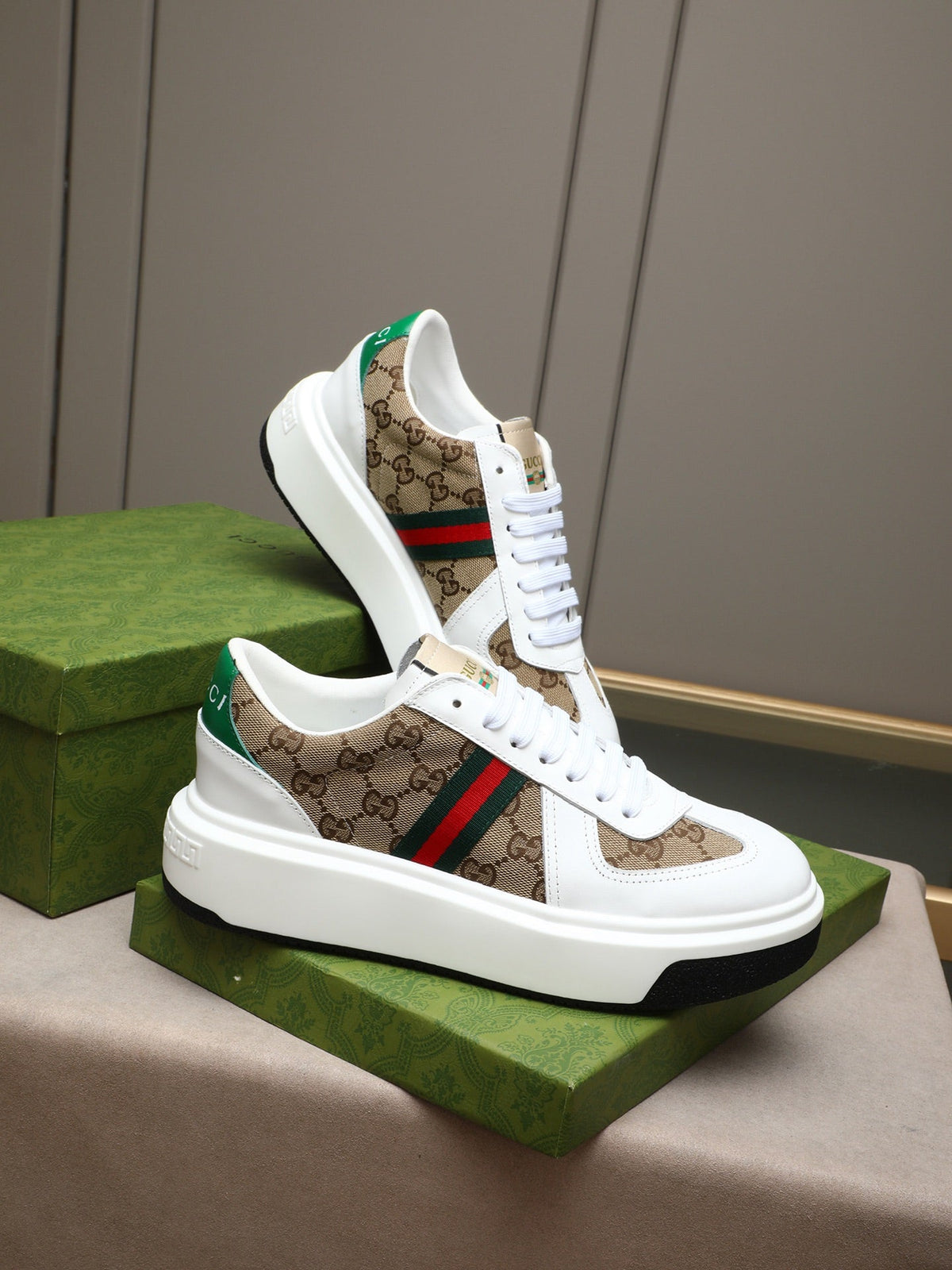 Gucci Men's Calfskin Fashion Loafers