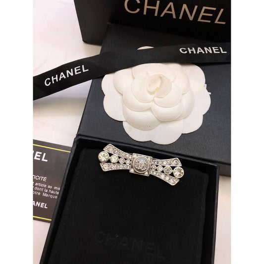18K Chanel Bow Tie Diamond Brooch