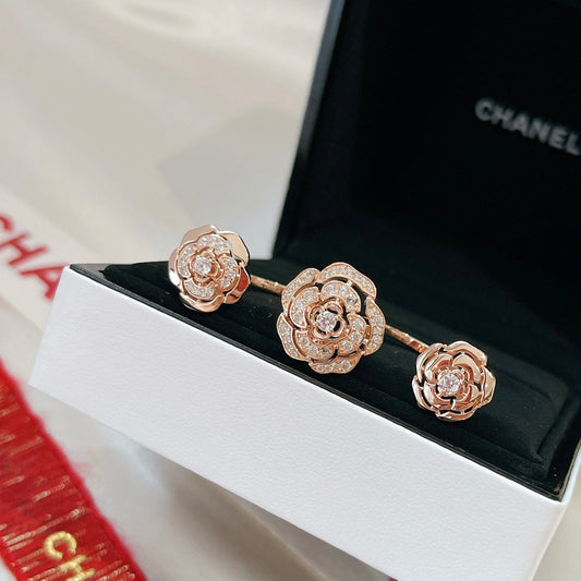 18K Chanel Extrait De Cam¨¦lia Transformable Ring
