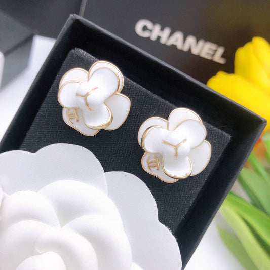 18K Chanel Flower Pearl Earrings