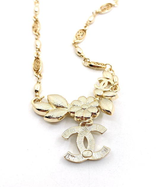 18K Chanel Flower Pendant Necklace