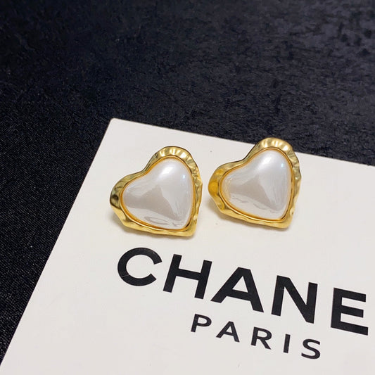 18K Chanel Heart Pearl Earrings