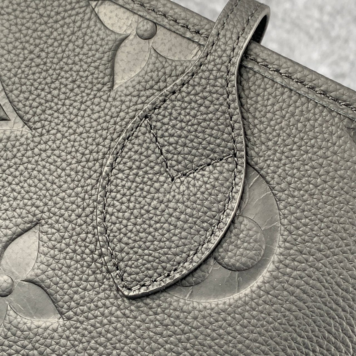 LV Neverfull MM (31 x 28 x 14 cm)