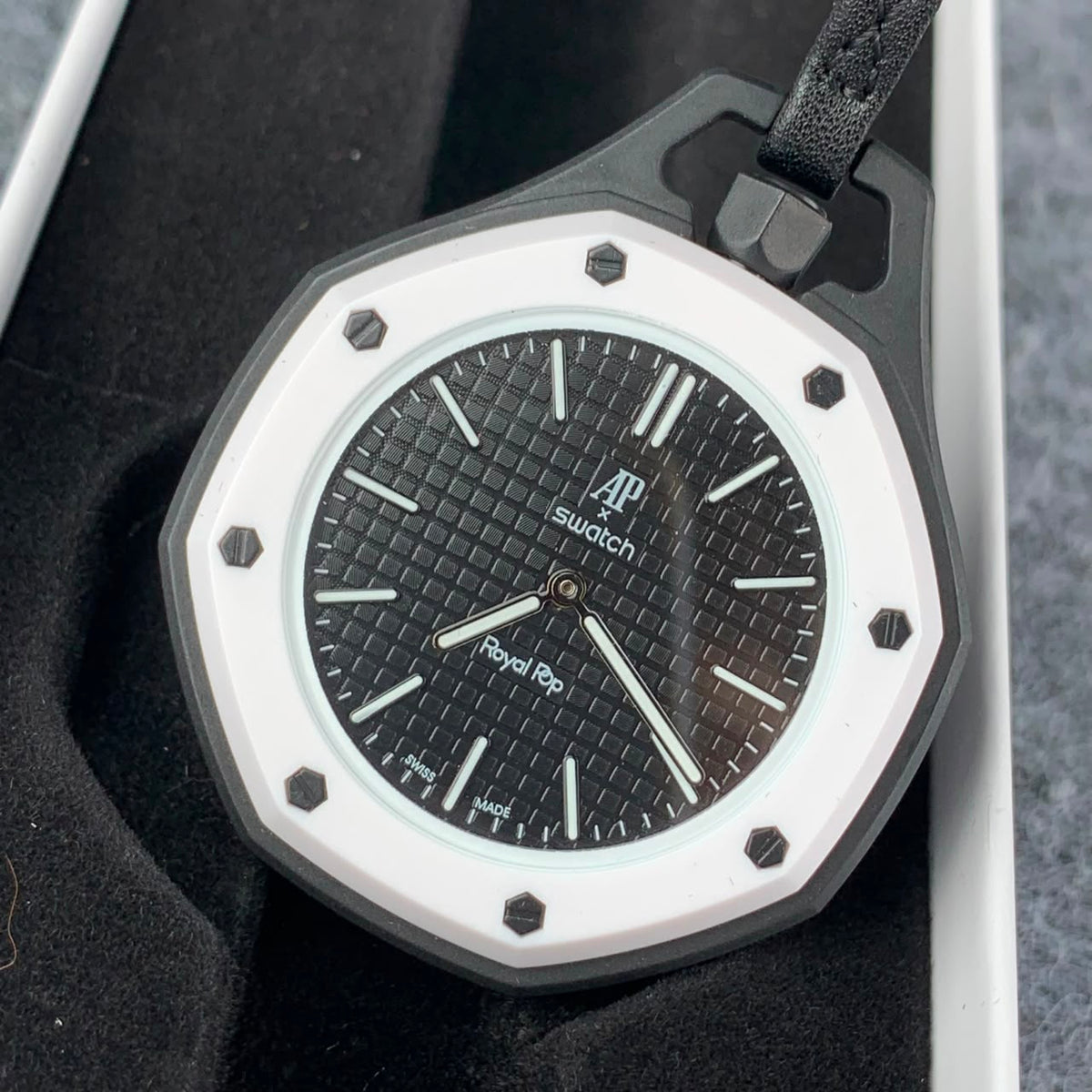 AP x Swatch Royal Pop ‘Ocho’