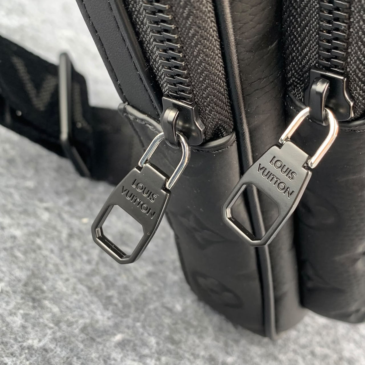 LV Avenue Slingbag PM