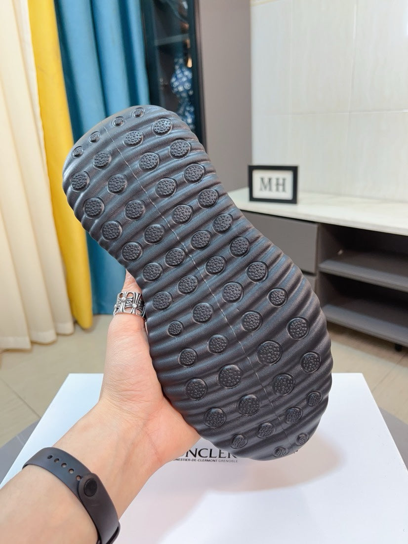 Moncler Calfskin Lace-Up Casual Sneakers