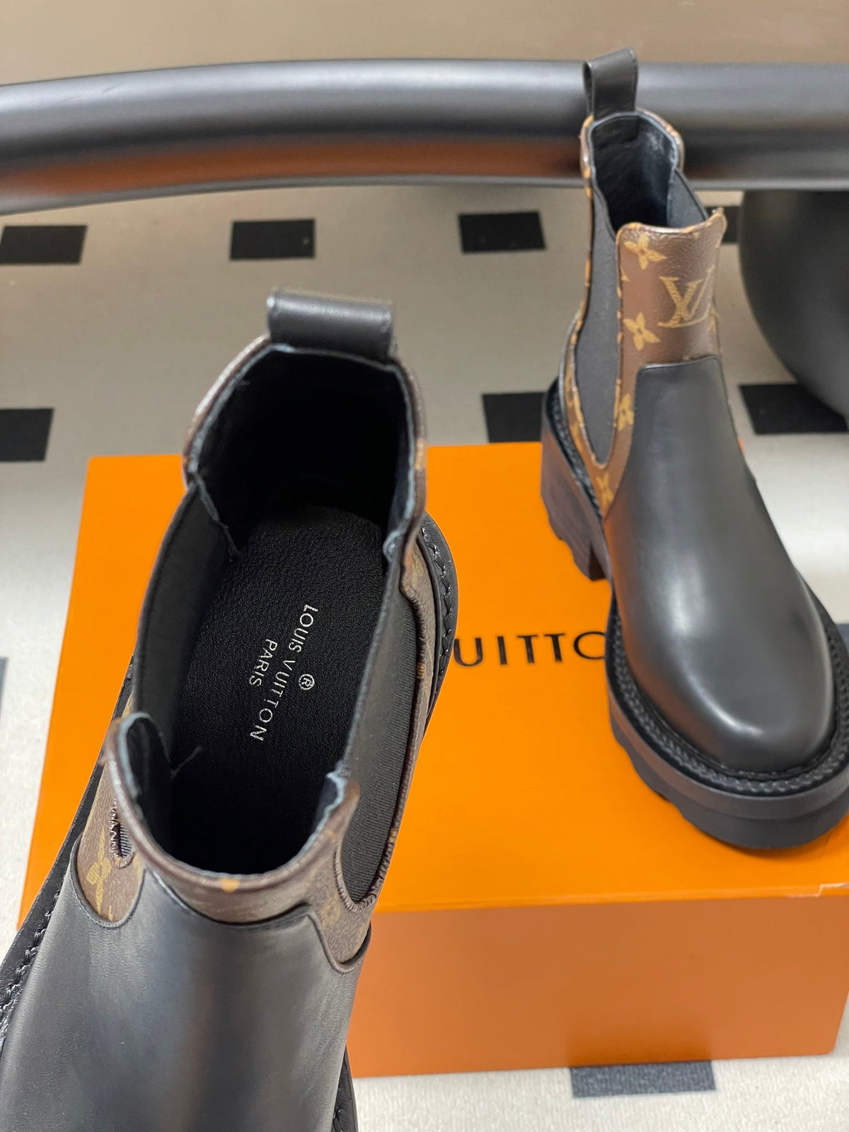 Louis Vuitton LV Beaubourg Chelsea Ankle Boots – 25FW