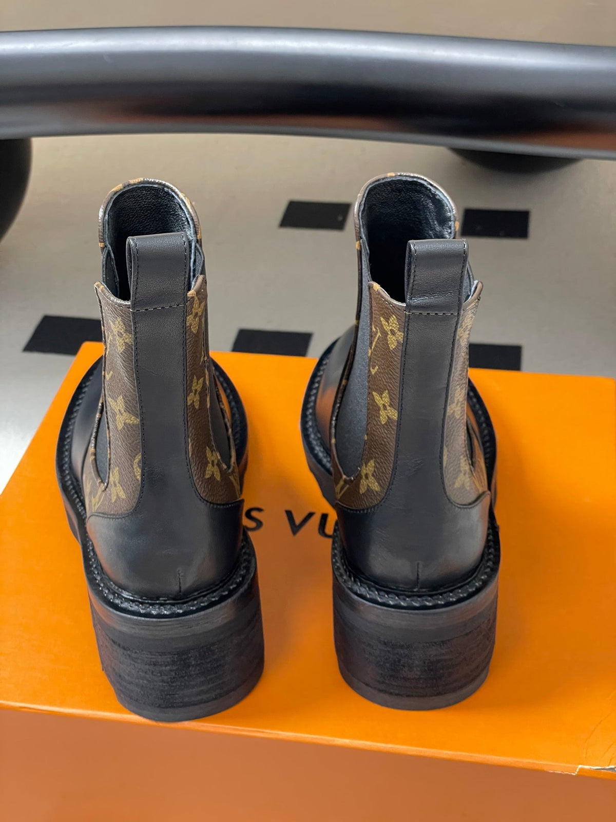 Louis Vuitton LV Beaubourg Chelsea Ankle Boots – 25FW