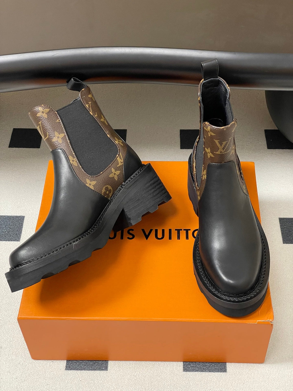 Louis Vuitton LV Beaubourg Chelsea Ankle Boots – 25FW