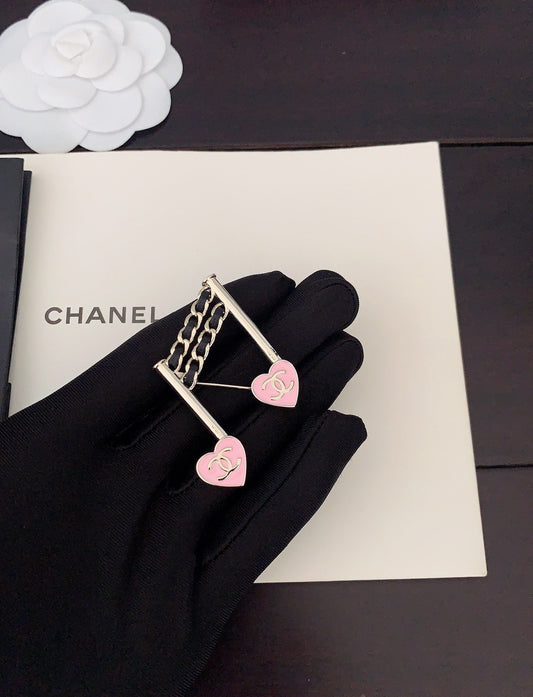 18K  Chanel Music Symbol Brooch